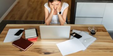 Avoid These 7 Common Personal Finance Mistakes in the US - Cover Image