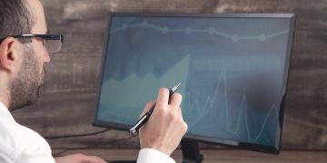Investing for Beginners: Read Stock Charts & Spot Opportunities - Cover Image