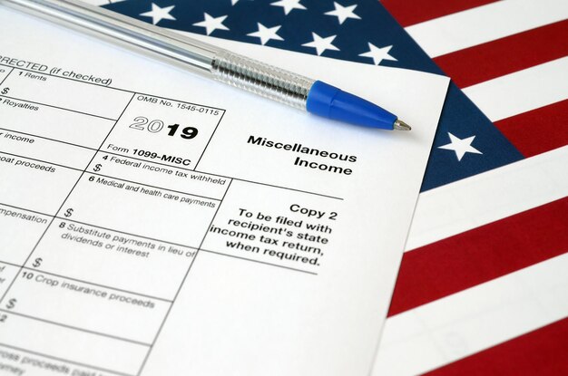 A side-by-side comparison table of the American Opportunity Credit (AOC) and the Lifetime Learning Credit (LLC), highlighting key differences such as eligibility requirements, credit amount, and refundability.
